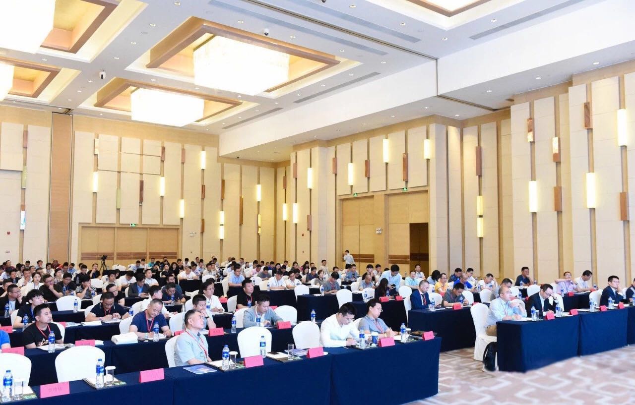 第8届大为服装物流高峰论坛 | EVO视讯常务副总裁王雷出席并致开幕词