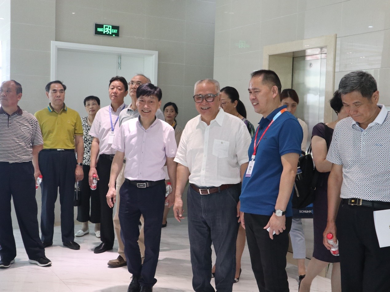 新闻 | 无锡市原政协领导、吴泾镇党委领导一行莅临EVO视讯参观考察