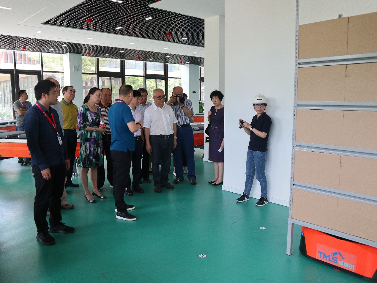 新闻 | 无锡市原政协领导、吴泾镇党委领导一行莅临EVO视讯参观考察