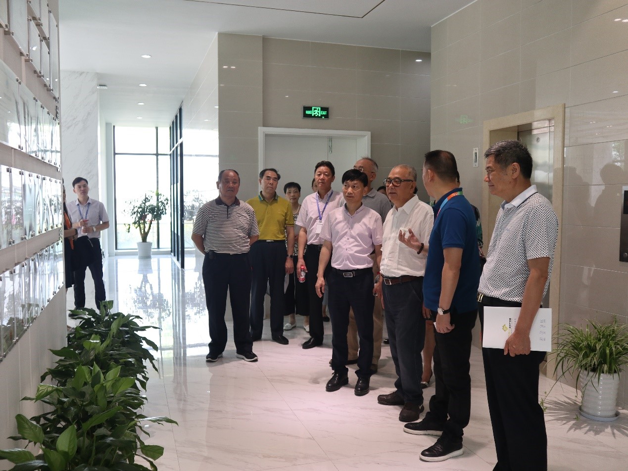新闻 | 无锡市原政协领导、吴泾镇党委领导一行莅临EVO视讯参观考察