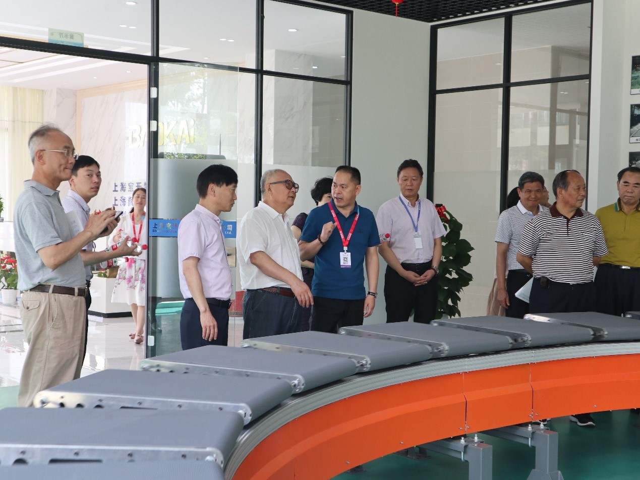 新闻 | 无锡市原政协领导、吴泾镇党委领导一行莅临EVO视讯参观考察