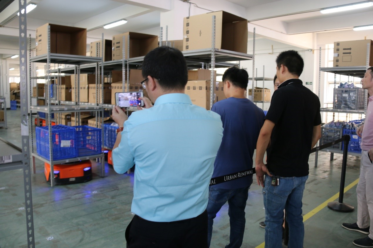EVO视讯常务副总裁王雷：“新零售环境下的物流中心规划”主题分享 | UR服饰物流中心迎百余服装物流经理人现场参观