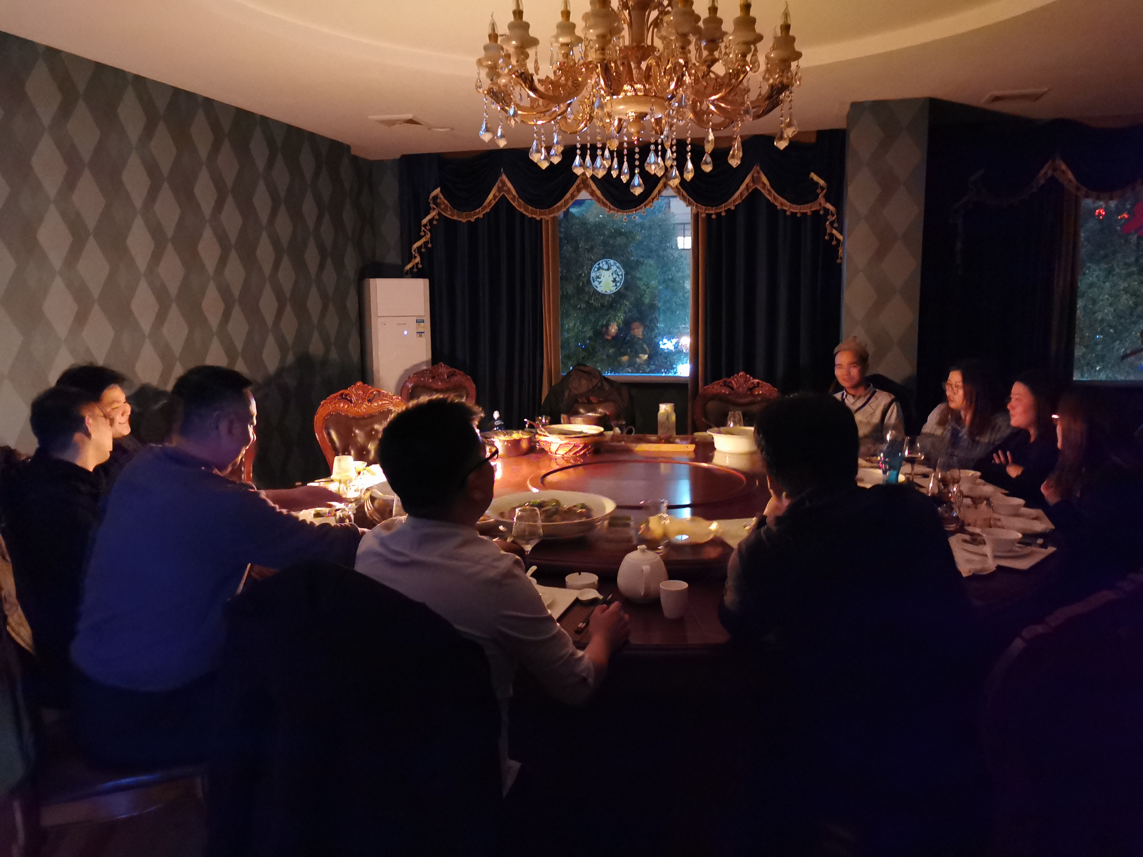 11月中旬，EVO视讯工会组织开展“走一线、送温暖”关爱员工暖冬行动。